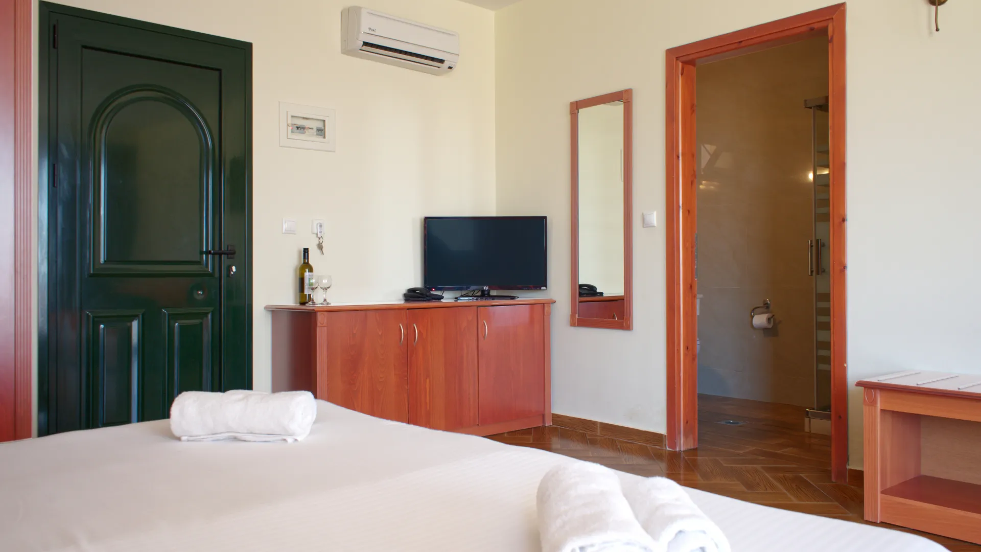 Superior Deluxe Rooms 003